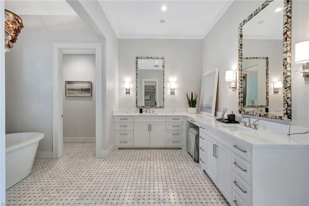 160 Broad Ave S, Naples, FL 34102 Photo