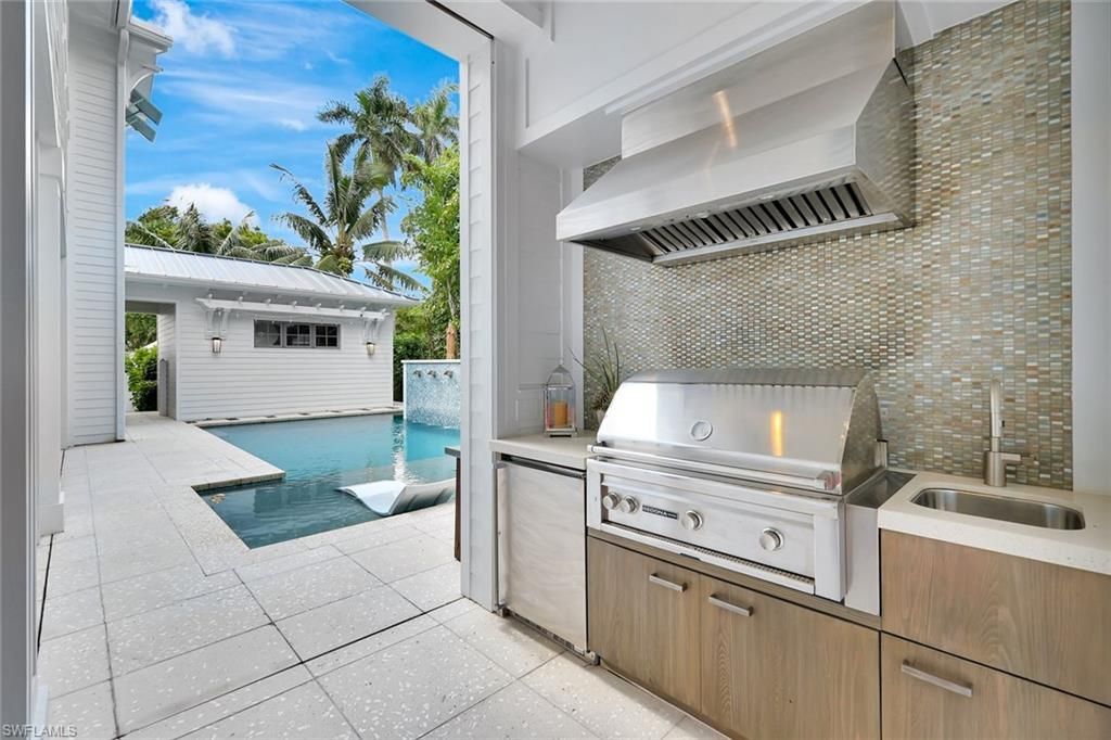 160 Broad Ave S, Naples, FL 34102 Photo
