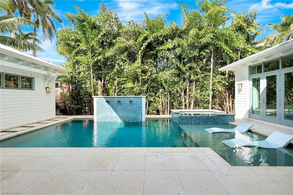 160 Broad Ave S, Naples, FL 34102 Photo