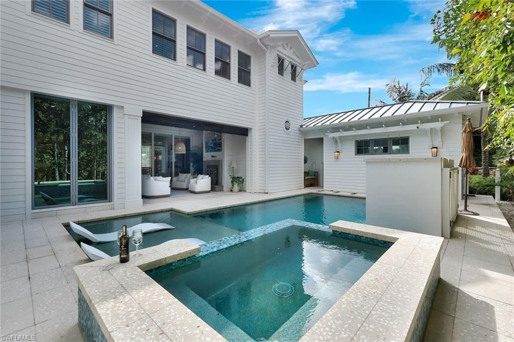 160 Broad Ave S, Naples, FL 34102 Photo