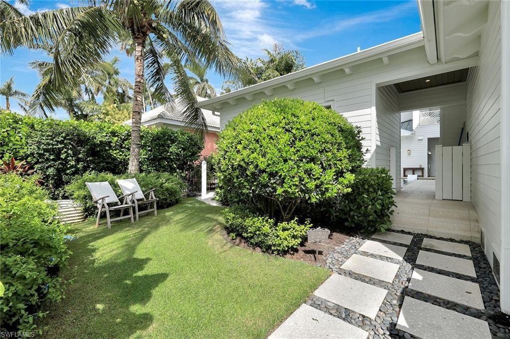 160 Broad Ave S, Naples, FL 34102 Photo