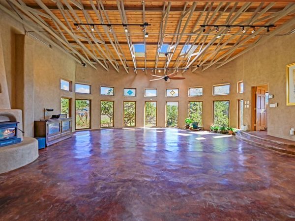 66 Camino Dimitrio, Santa Fe, NM 87508