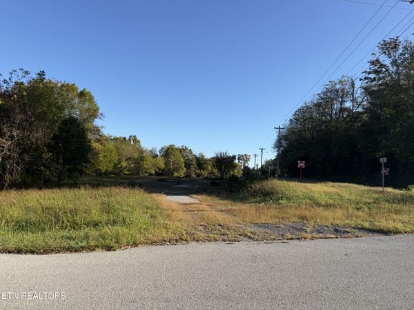 410 W Broad St, Livingston, TN 38570