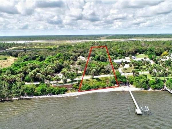 7507 S Indian River Drive, Fort Pierce, FL 34982