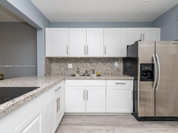 2200 Park Ln, Unit 209, Hollywood, FL 33021