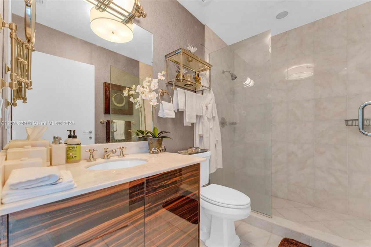 50 S Pointe Dr, Unit 705, Miami Beach, FL 33139 Photo