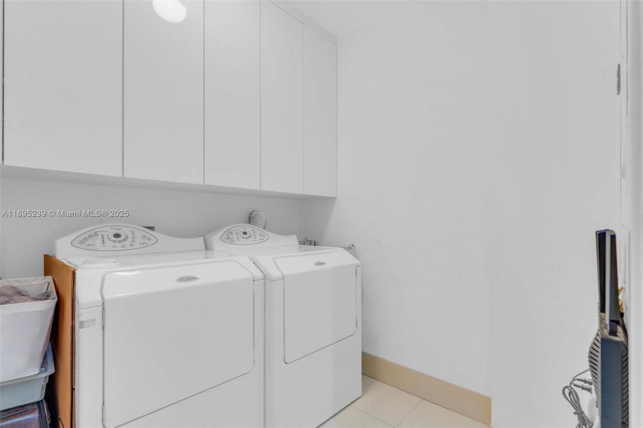 50 S Pointe Dr, Unit 705, Miami Beach, FL 33139 Photo