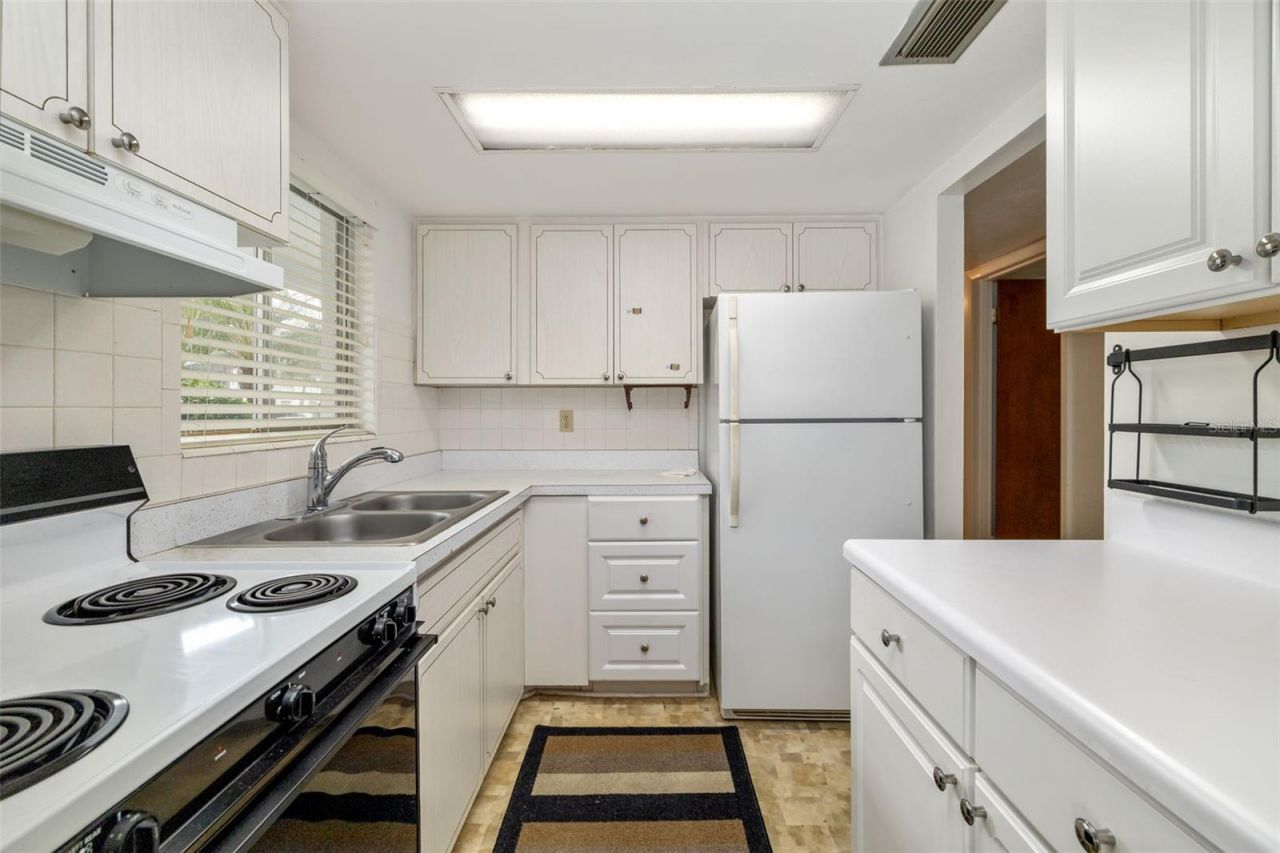 2053 Canal Drive, Unit L-3, Bradenton, FL 34207 Photo