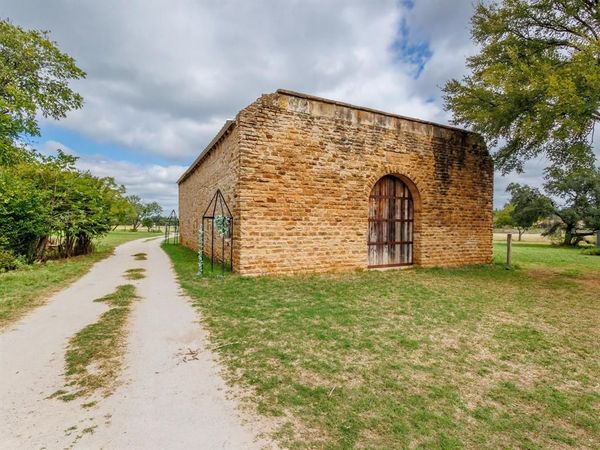 400 Old Comanche , Early, TX 76802