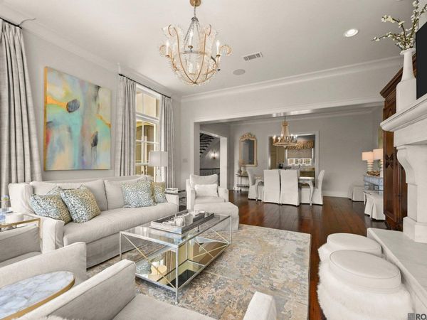 8 Country Club Place, Baton Rouge, LA 70810