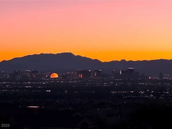 7150 Pico Rio Court, Las Vegas, NV 89156