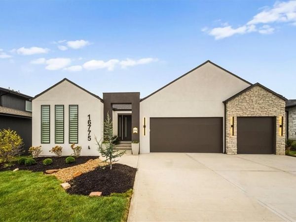 16775 S Fellows Street, Olathe, KS 66062