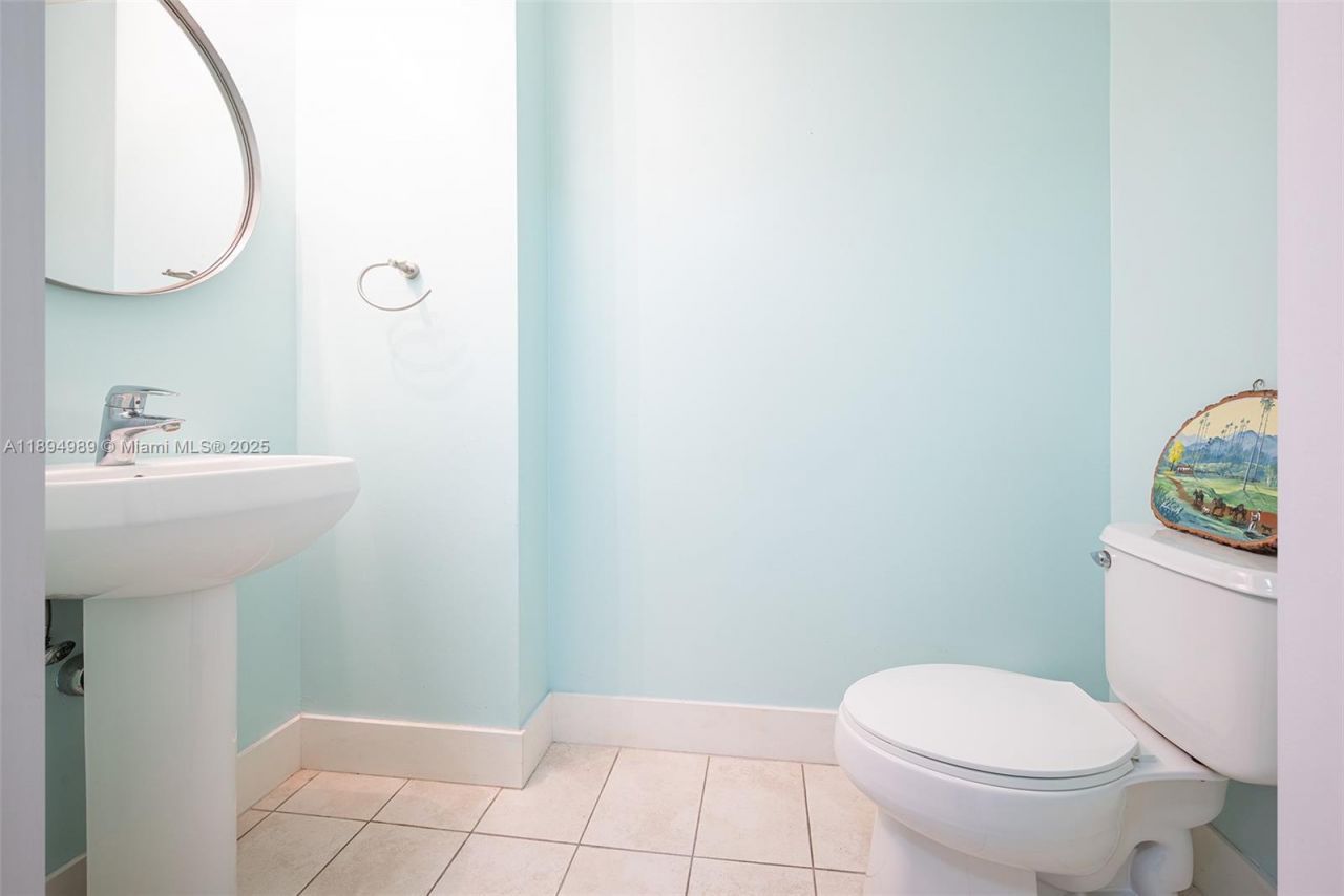 1900 N Bayshore Dr, Unit 4019, Miami, FL 33132 Photo