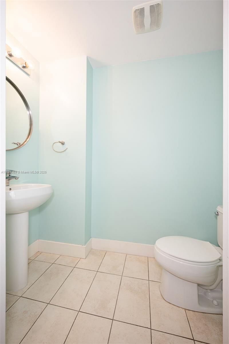 1900 N Bayshore Dr, Unit 4019, Miami, FL 33132 Photo