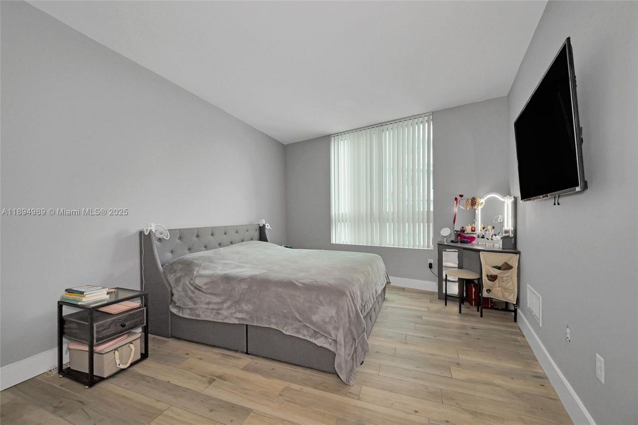 1900 N Bayshore Dr, Unit 4019, Miami, FL 33132 Photo