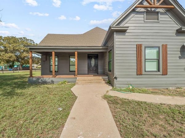 153 E Norway Street, Walnut Springs, TX 76690