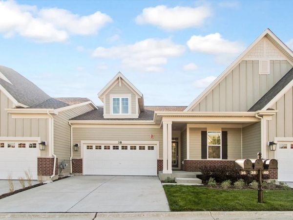 38 Tournament Drive, Hawthorn Woods, IL 60047