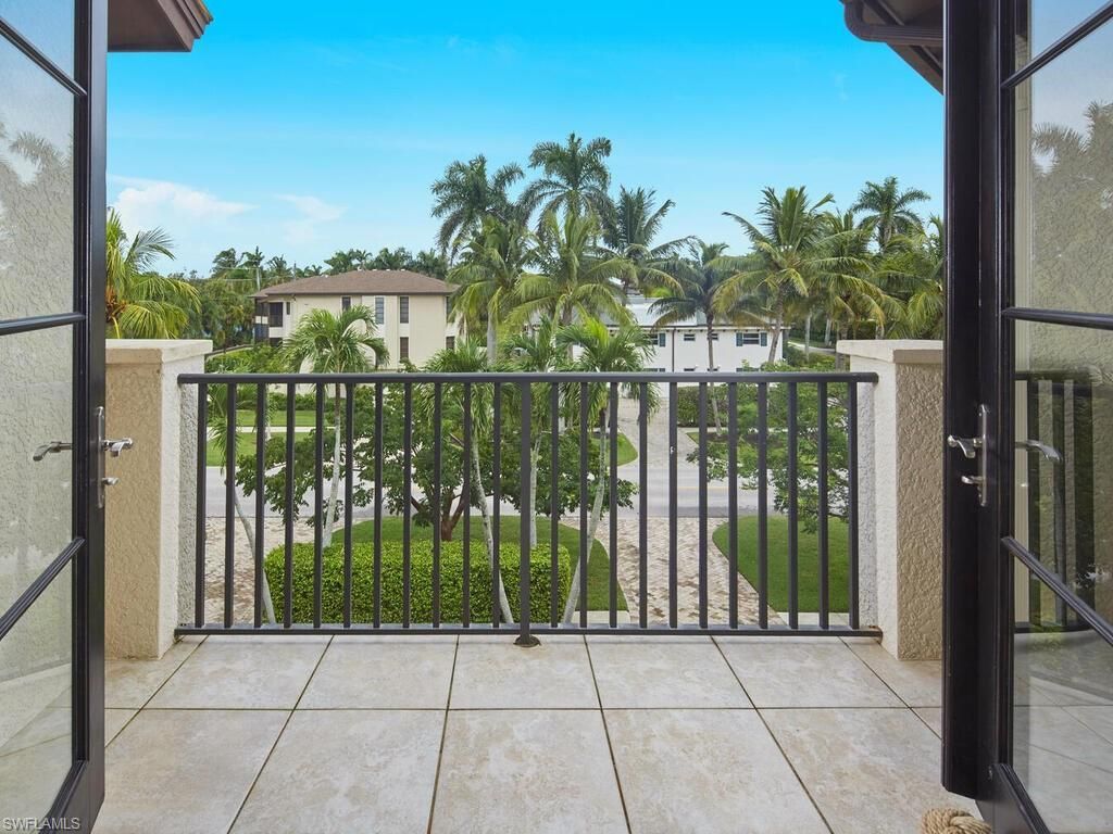 692 10th Ave S, Naples, FL 34102 Photo