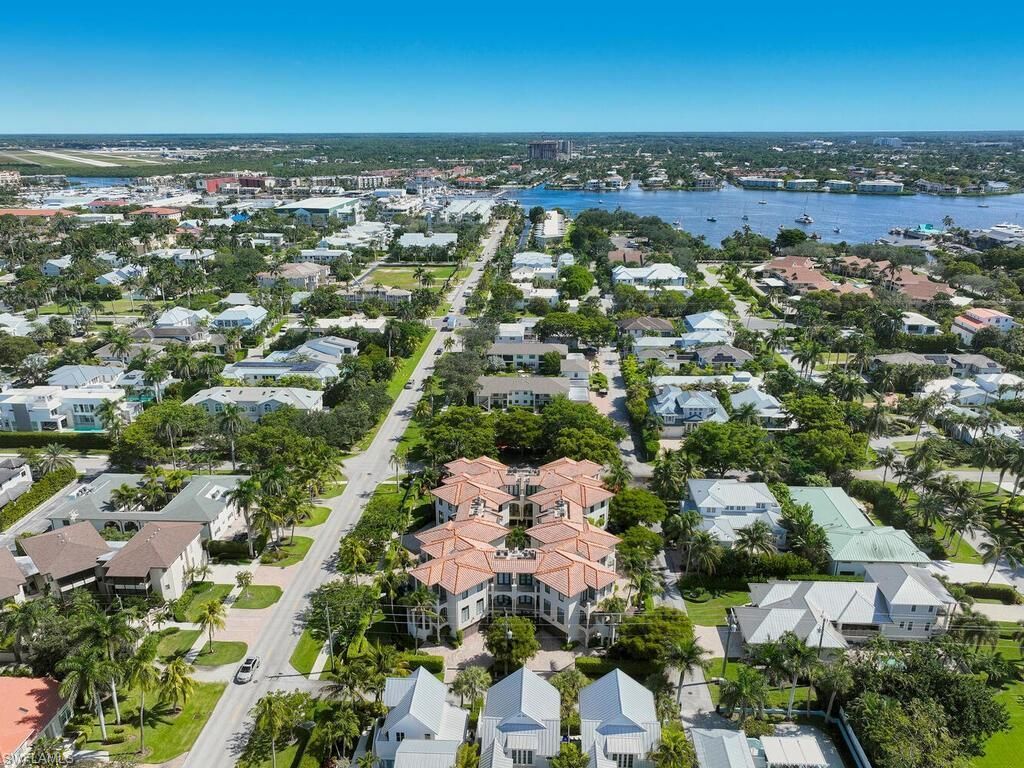 692 10th Ave S, Naples, FL 34102 Photo