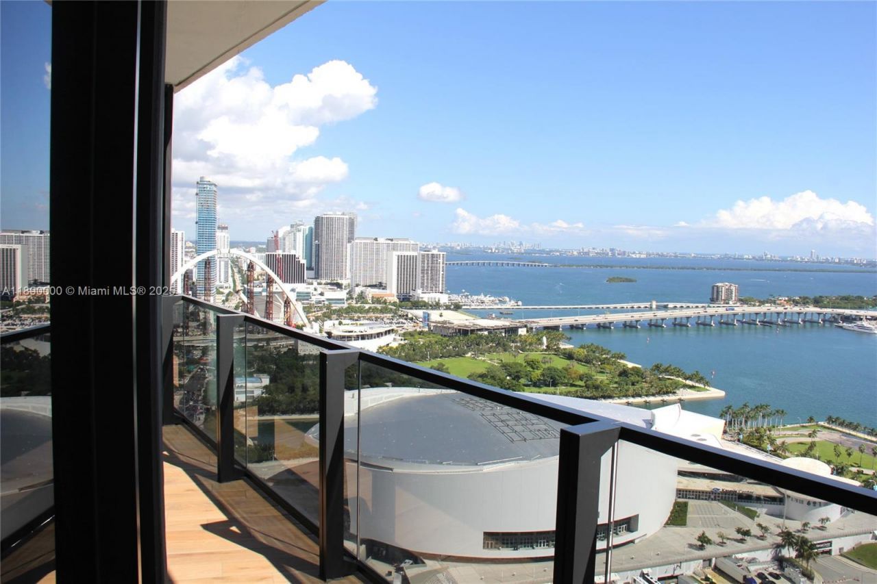 398 NE 5th St, Unit 3310, Miami, FL 33132 Photo