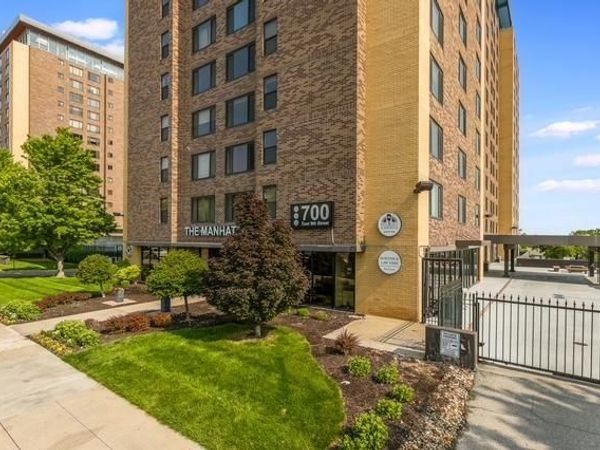 700 E 8th Street, Unit 12J, Kansas City, MO 64106
