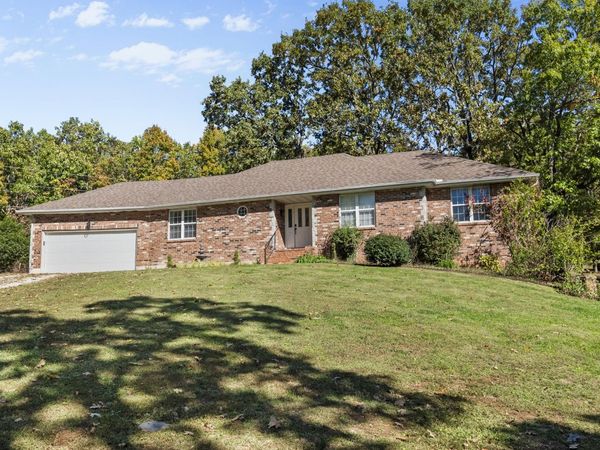 1740 N Pine Street, Marshfield, MO 65706
