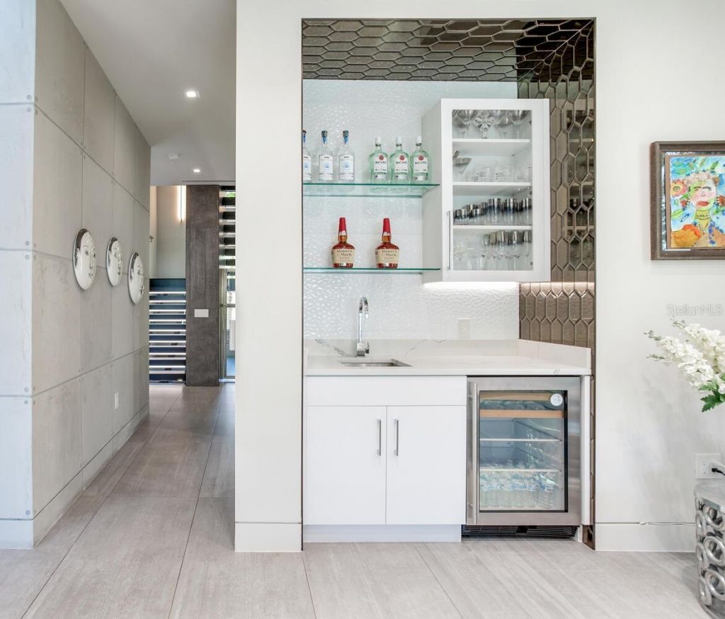 5131 W Neptune Way, Tampa, FL 33609 Photo