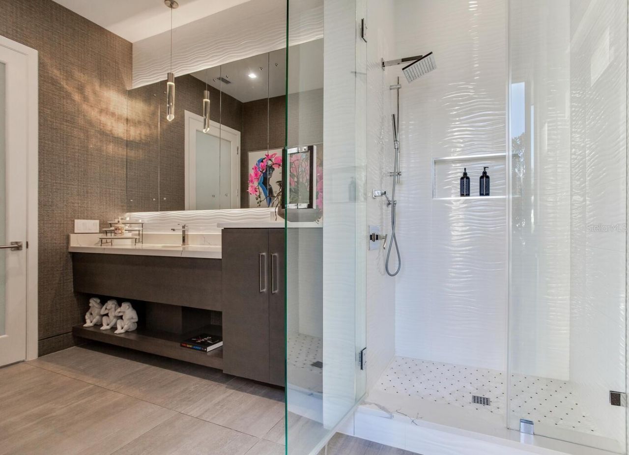 5131 W Neptune Way, Tampa, FL 33609 Photo