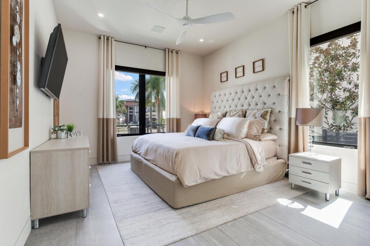 5131 W Neptune Way, Tampa, FL 33609 Photo