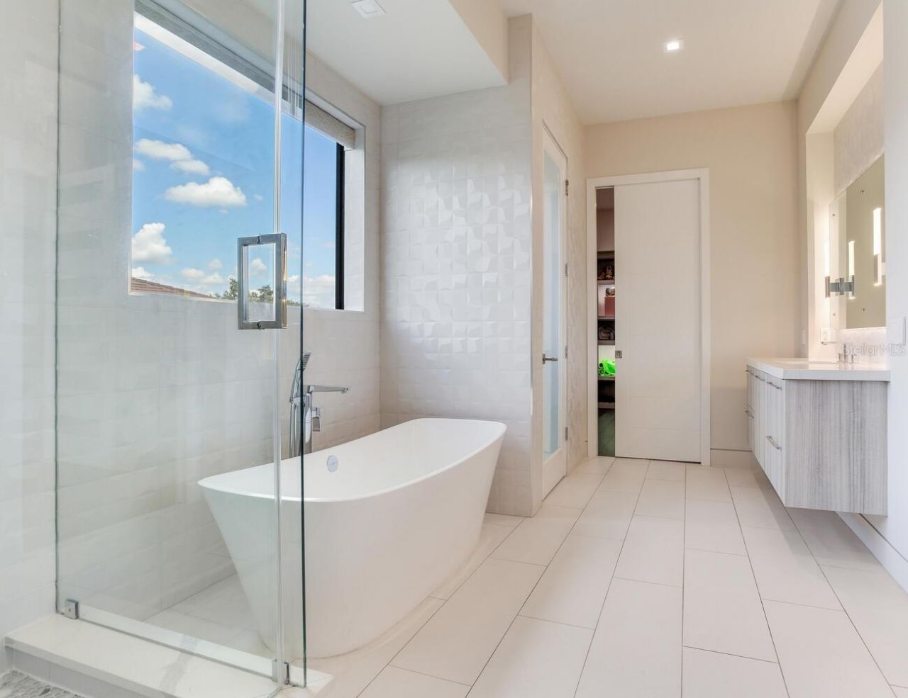 5131 W Neptune Way, Tampa, FL 33609 Photo