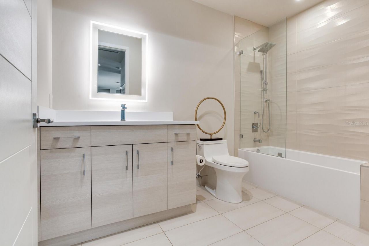 5131 W Neptune Way, Tampa, FL 33609 Photo