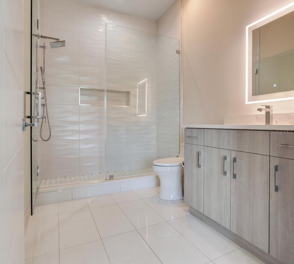 5131 W Neptune Way, Tampa, FL 33609 Photo