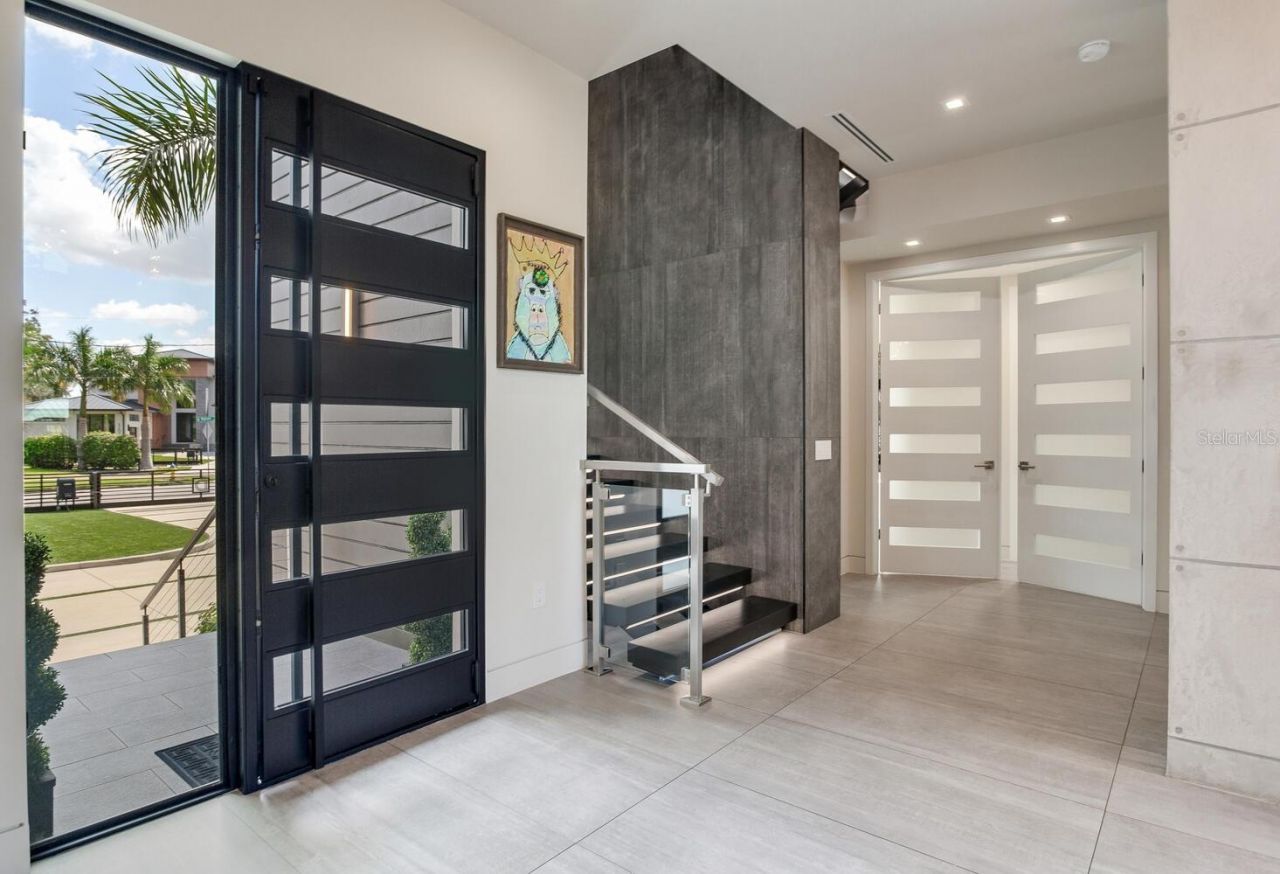 5131 W Neptune Way, Tampa, FL 33609 Photo