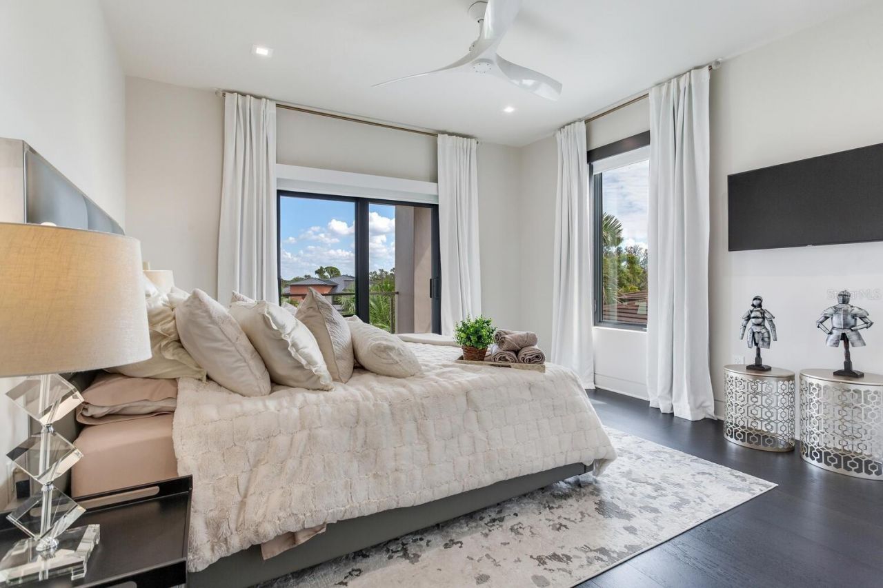 5131 W Neptune Way, Tampa, FL 33609 Photo