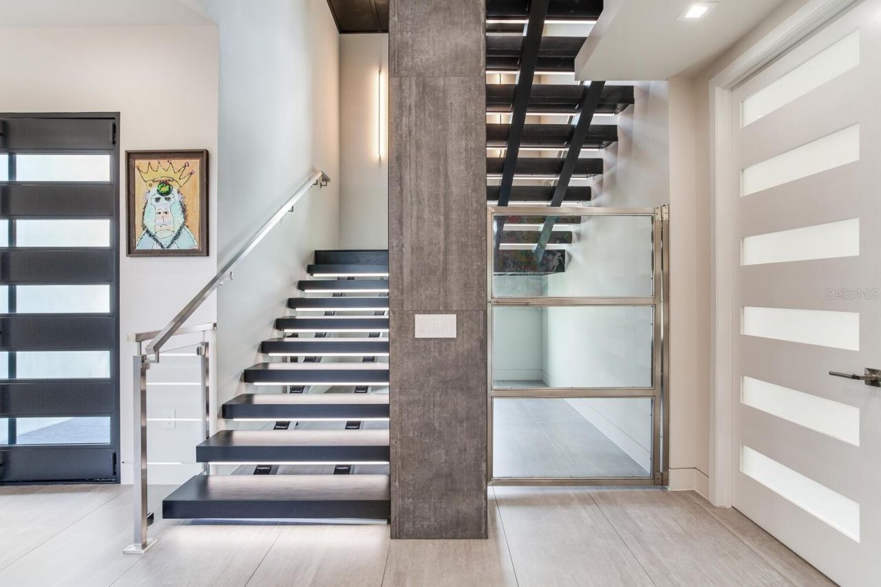 5131 W Neptune Way, Tampa, FL 33609 Photo