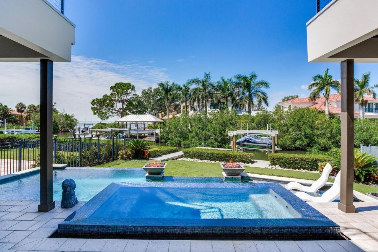 5131 W Neptune Way, Tampa, FL 33609 Photo