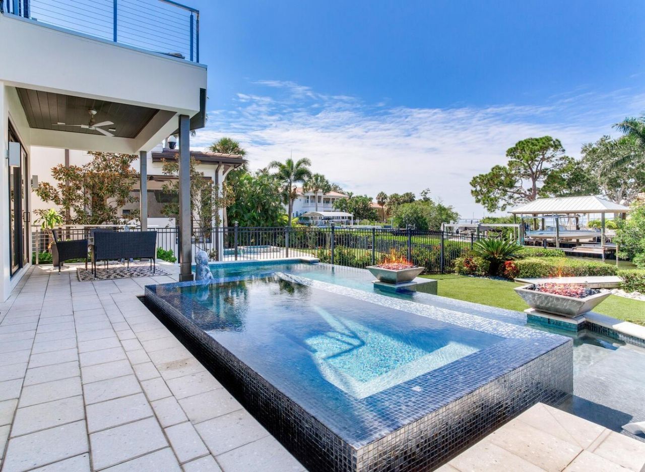 5131 W Neptune Way, Tampa, FL 33609 Photo