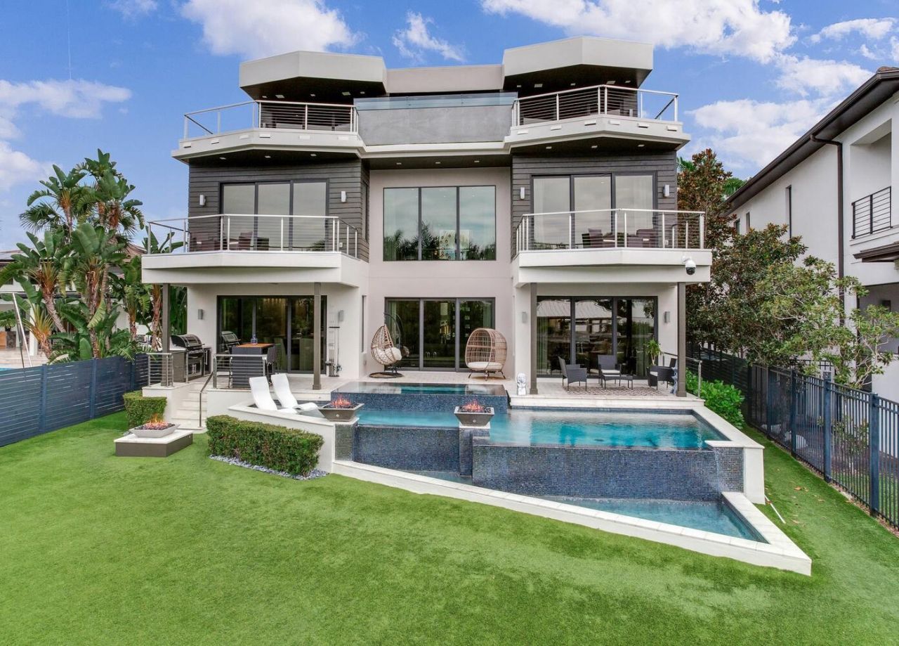 5131 W Neptune Way, Tampa, FL 33609 Photo