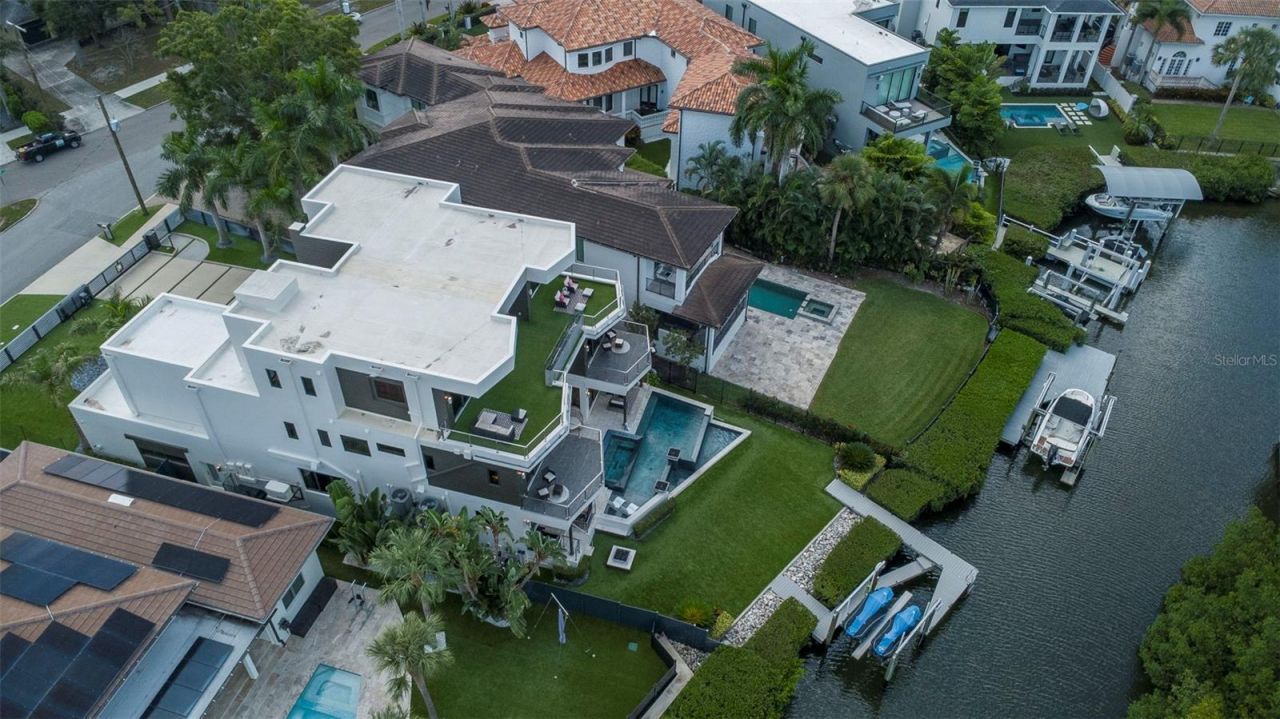 5131 W Neptune Way, Tampa, FL 33609 Photo