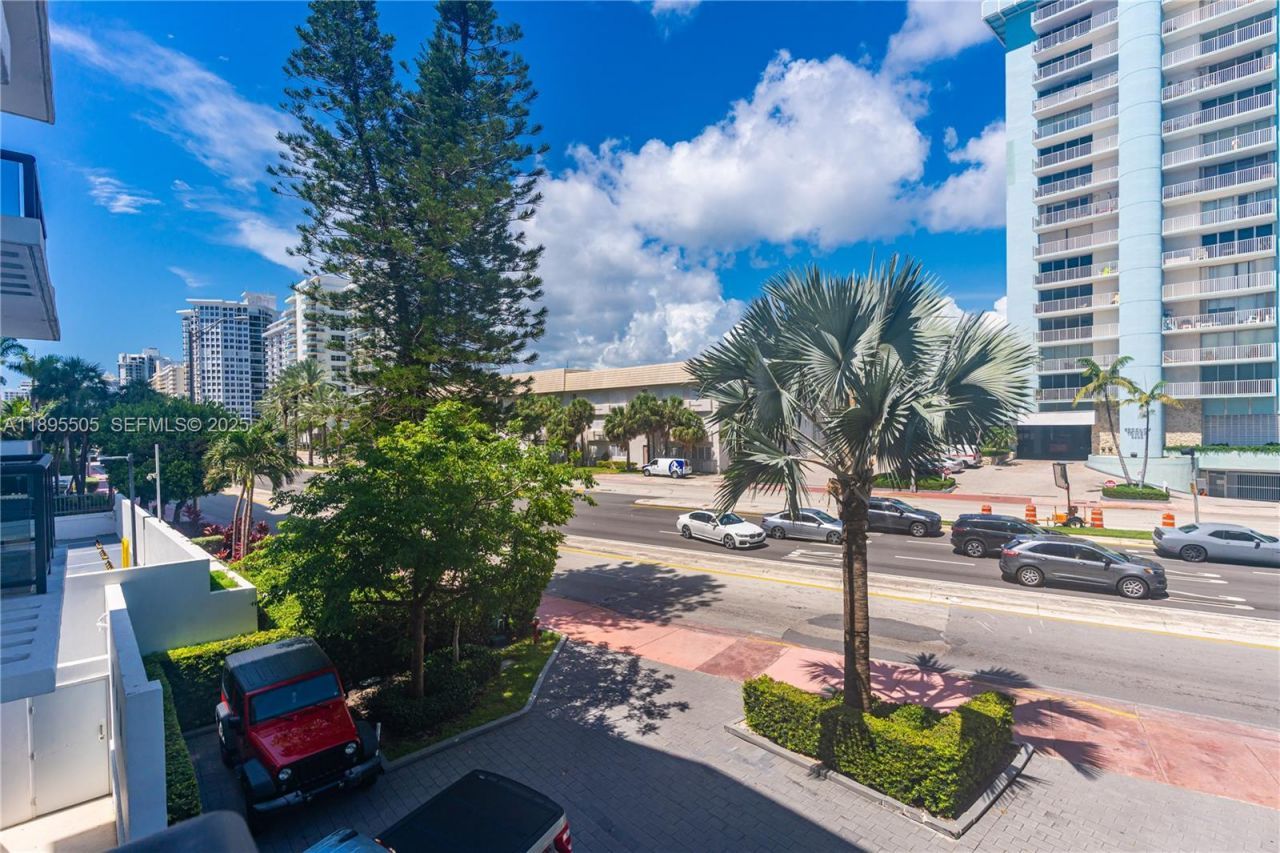 5845 Collins Ave, Unit 201, Miami Beach, FL 33140 Photo