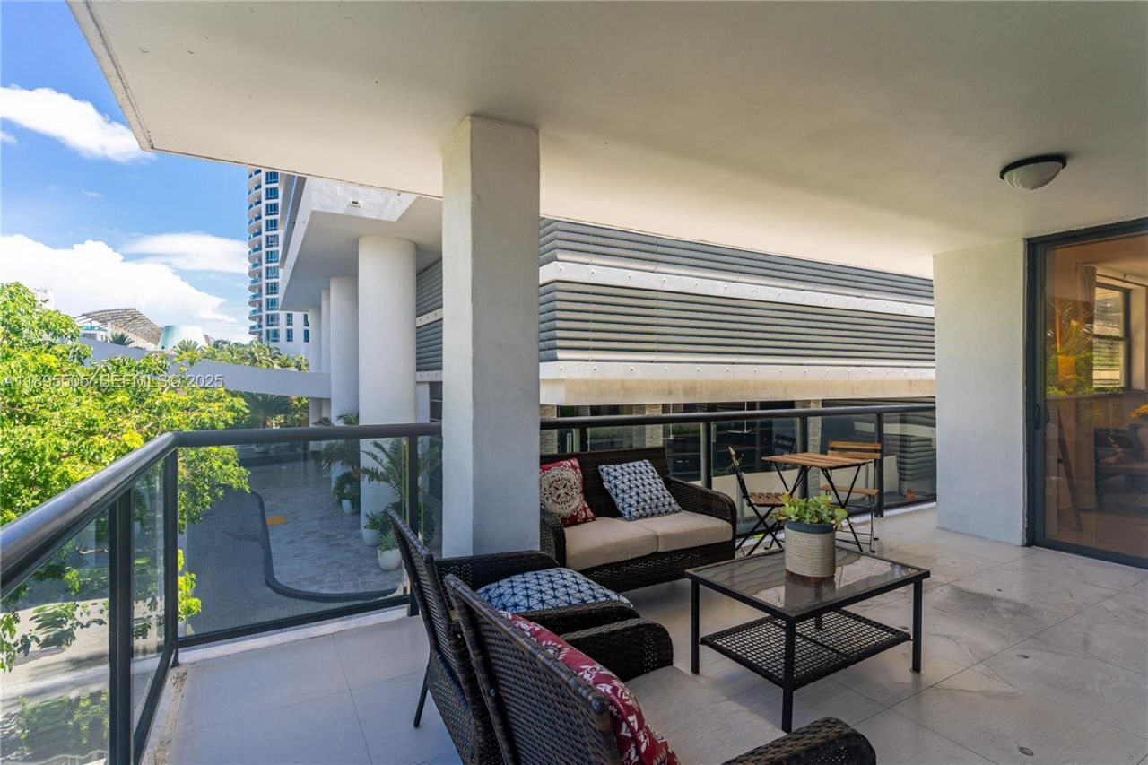 5845 Collins Ave, Unit 201, Miami Beach, FL 33140 Photo