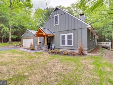 1563 SULLIVAN TRAIL, TANNERSVILLE, PA 18372