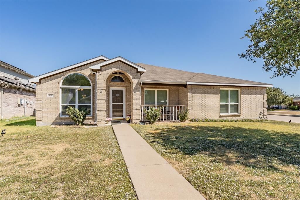 400 Piccadilly Circle, Burleson, TX 76028 Main Photo
