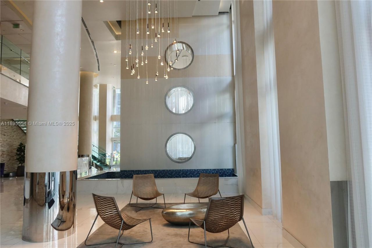 41 SE 5th St, Unit 1611, Miami, FL 33131 Photo