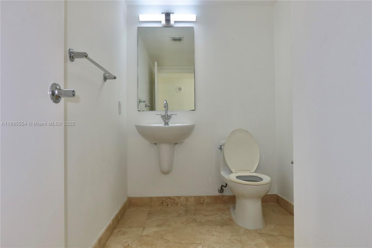 41 SE 5th St, Unit 1611, Miami, FL 33131 Photo