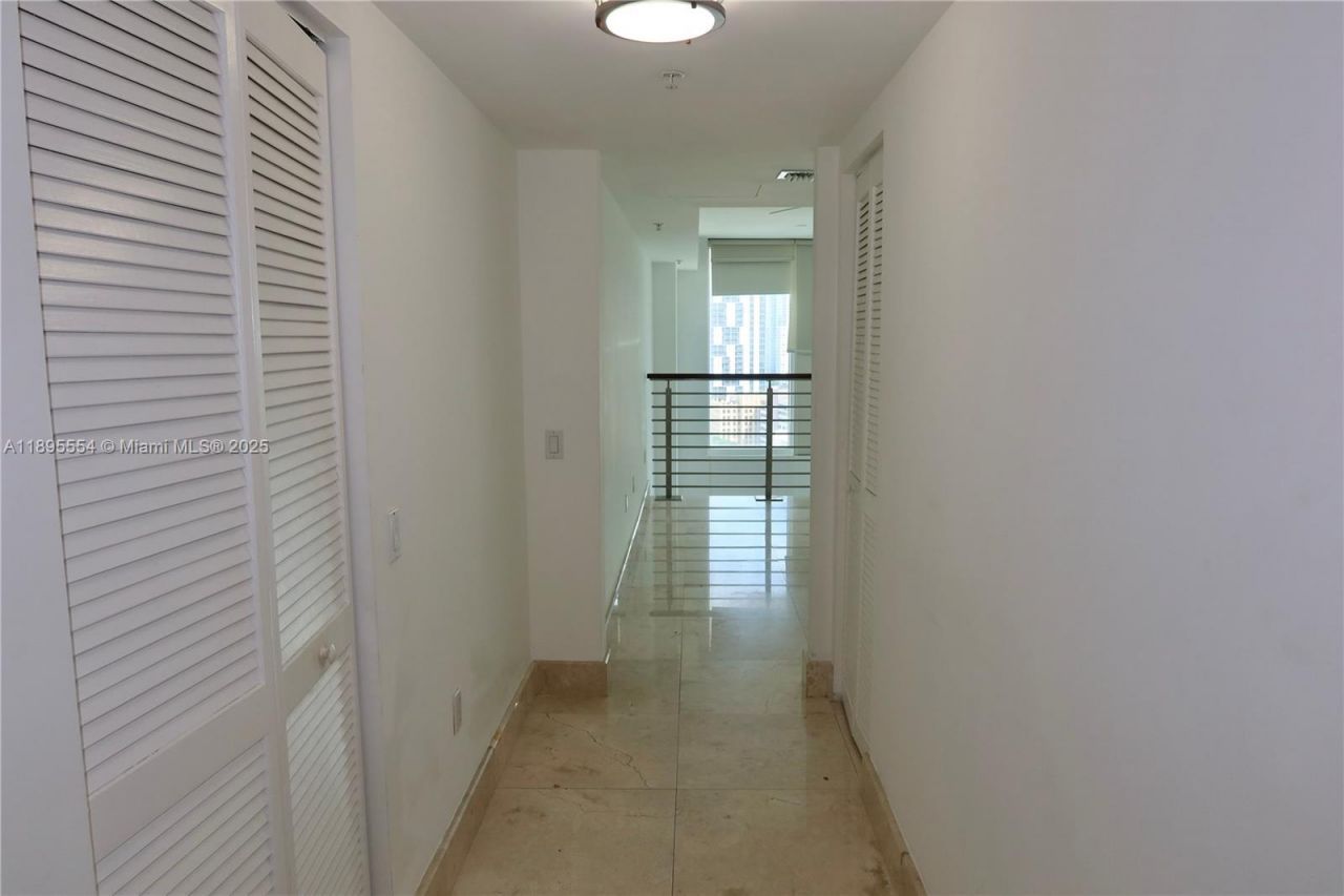 41 SE 5th St, Unit 1611, Miami, FL 33131 Photo
