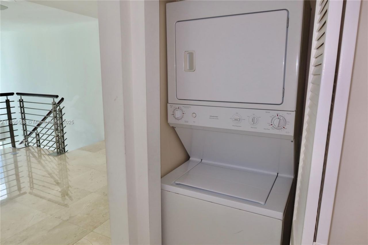 41 SE 5th St, Unit 1611, Miami, FL 33131 Photo