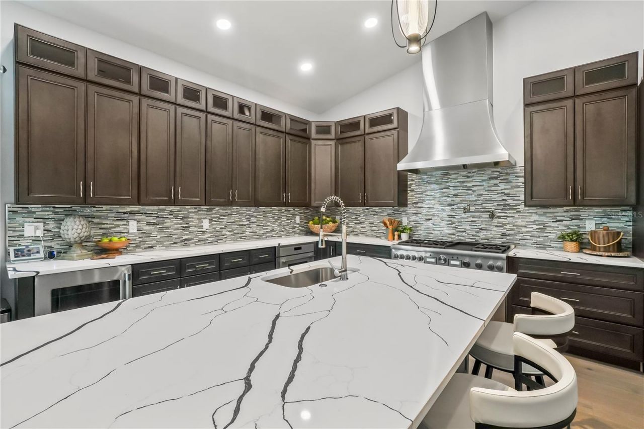 11624 Oak Lane, Seminole, FL 33778 Photo