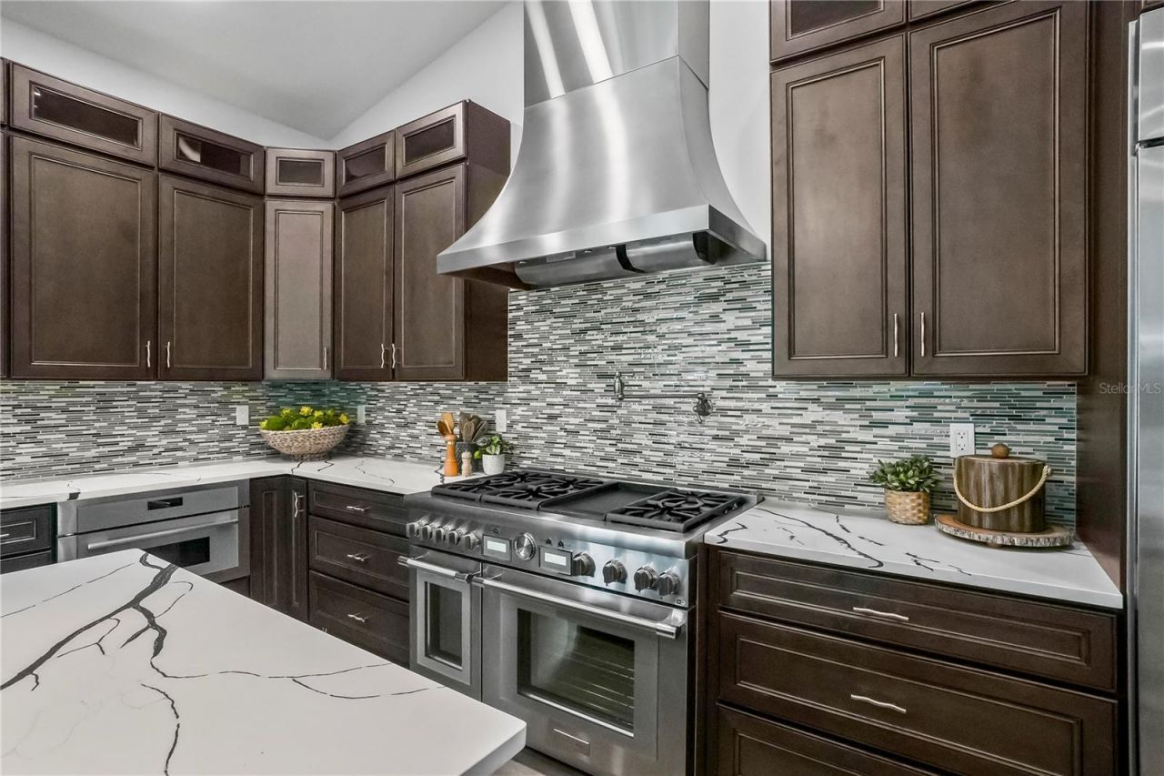 11624 Oak Lane, Seminole, FL 33778 Photo