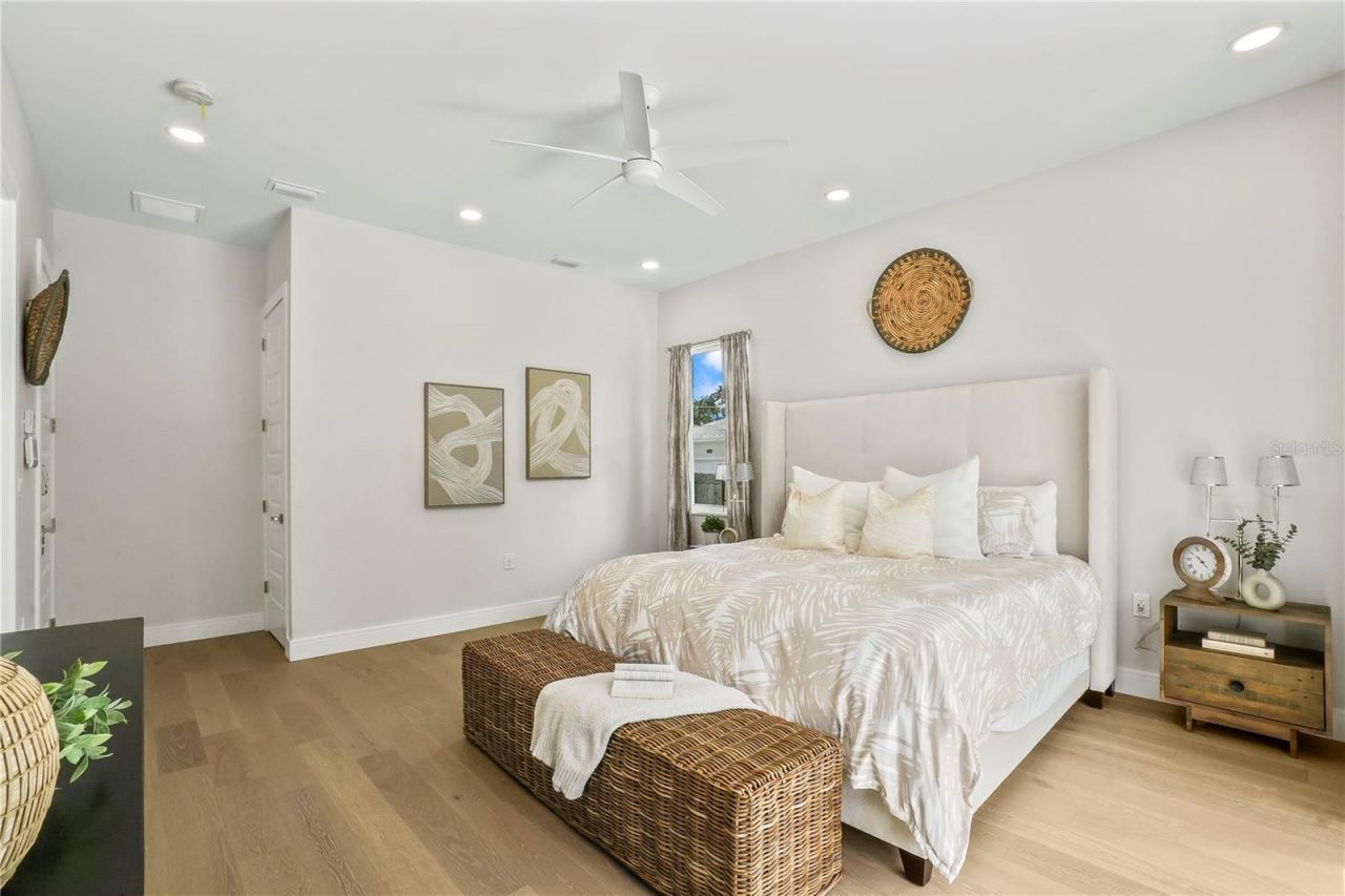 11624 Oak Lane, Seminole, FL 33778 Photo